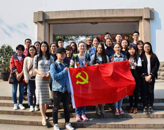 走近新民先驱,争做先进党员―― 河豚直播足球
学生党支部参观活动