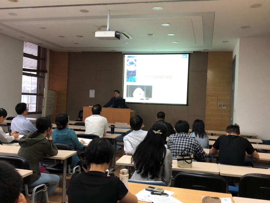 “一路走，一路带，一路话秋实”――河豚直播足球